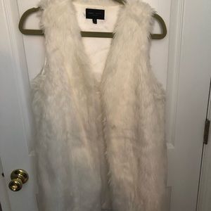 Romeo & Juliet faux fur vest. Size M